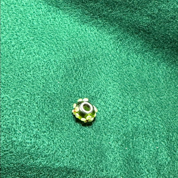 Green Floral glass Charm Bead - Picture 3 of 6